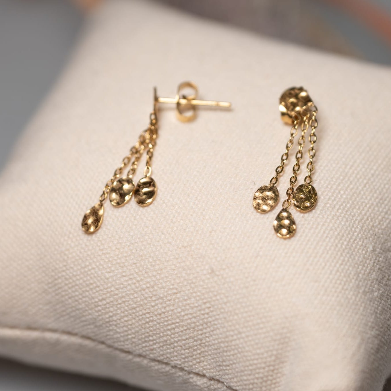 ANASTASIA - Boucles d'oreilles forme chaînes et pampilles martelées