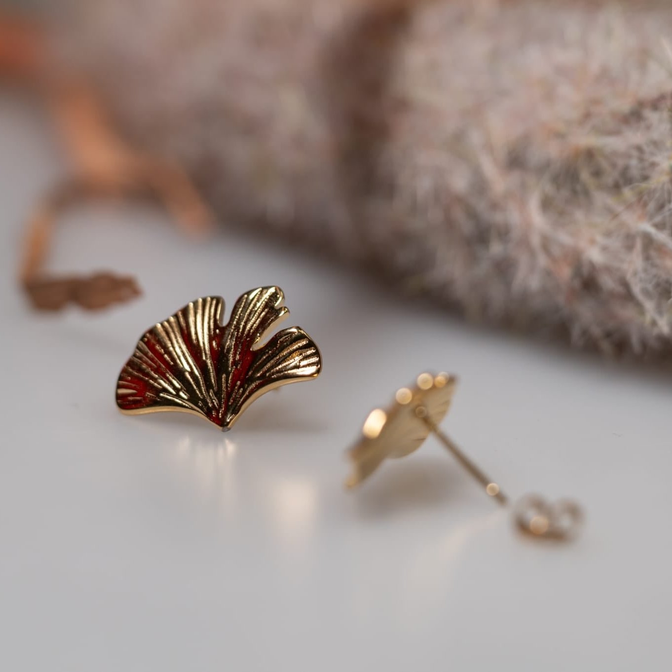 ORMA - Boucles d'oreilles motif feuille de Ginkgo doré