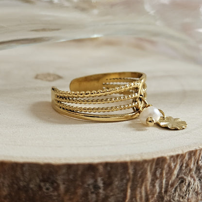 HANAÉ - Bague avec une fleur martelée et petite perle