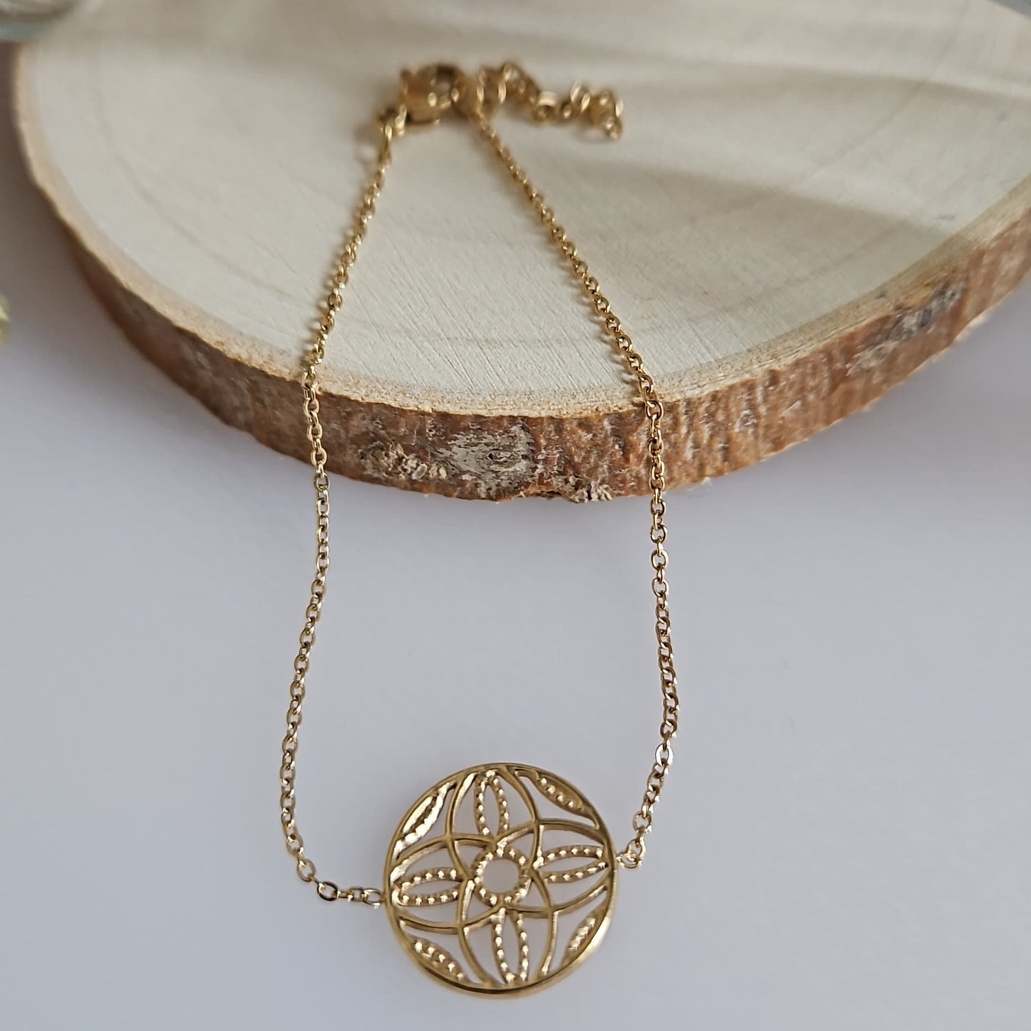 ROSALIE - Bracelet motif rosace doré en acier inoxydable