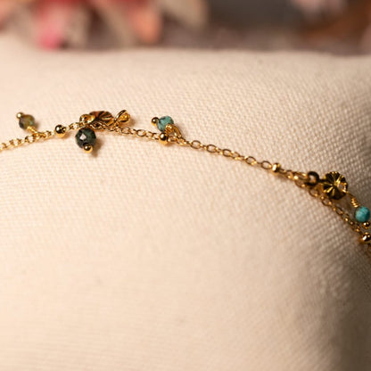 FLUORINE - Bracelet avec petites perles et  petites plaques martelés