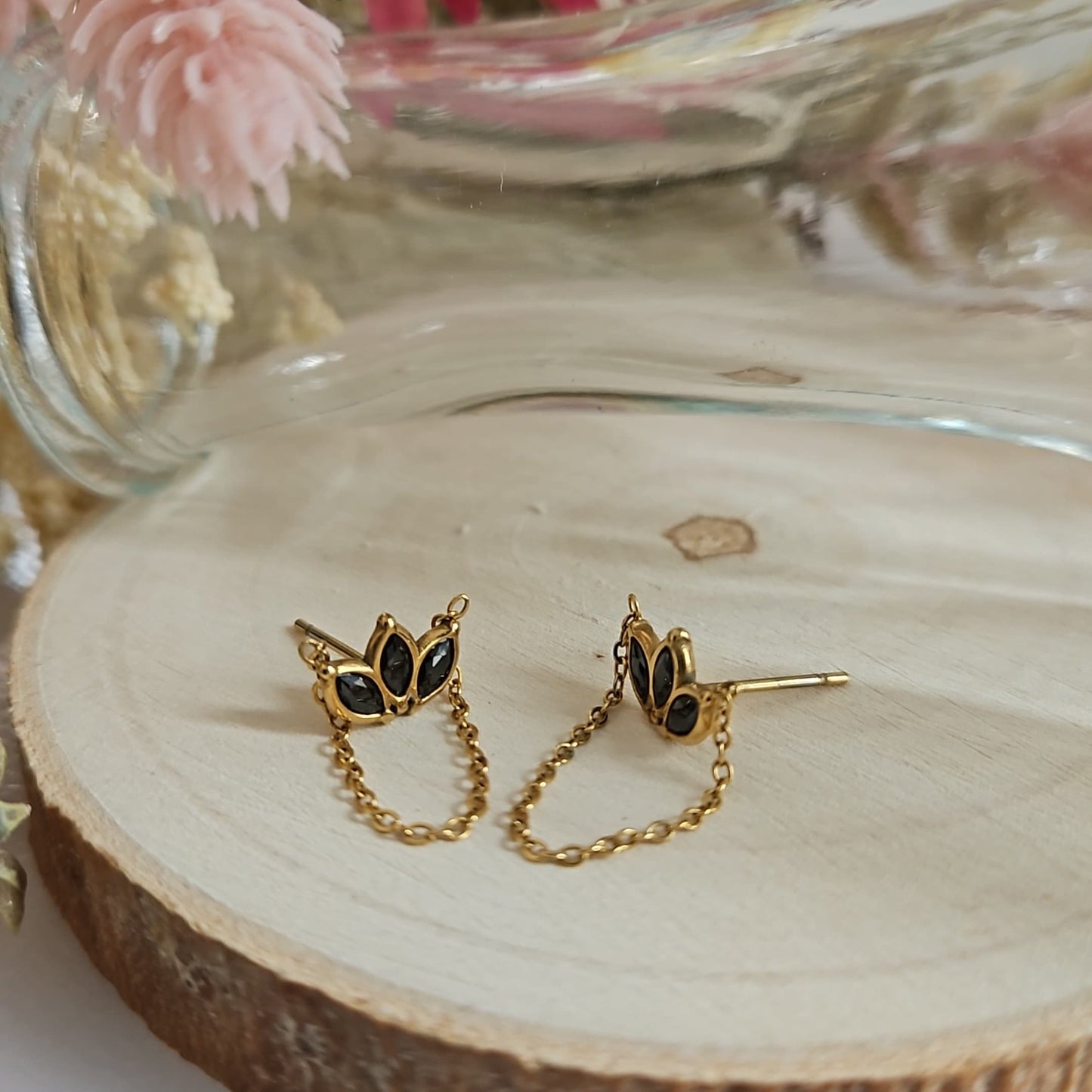 FLORE - Boucles d'oreilles en acier inoxydable avec chaîne dorée et pierres noires